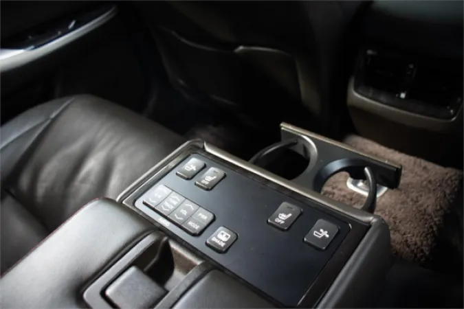 2010 TOYOTA CROWN — photo