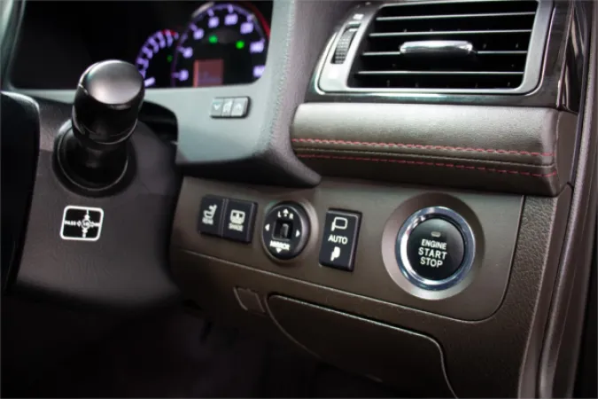 2010 TOYOTA CROWN — photo