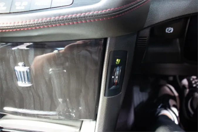 2010 TOYOTA CROWN — photo