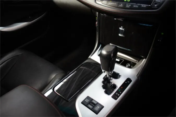 2010 TOYOTA CROWN — photo