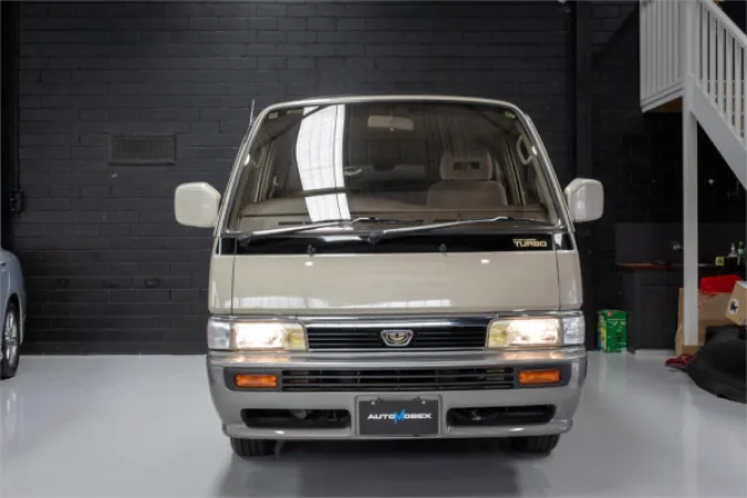 1993 NISSAN Homy Coach — photo