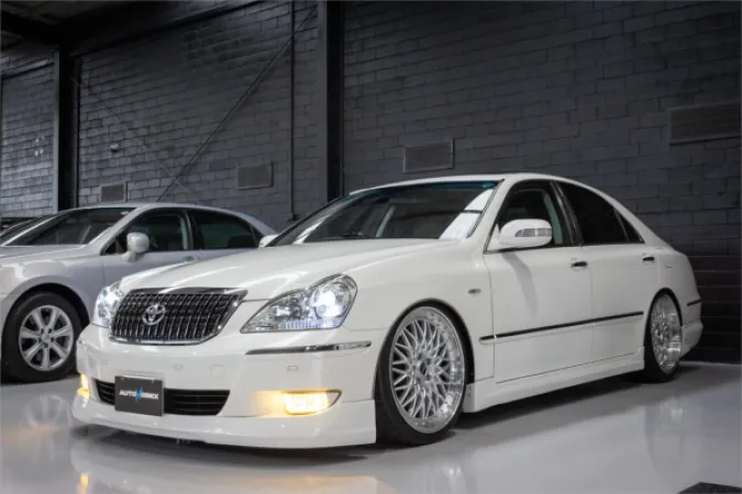 2006 TOYOTA CROWN — photo