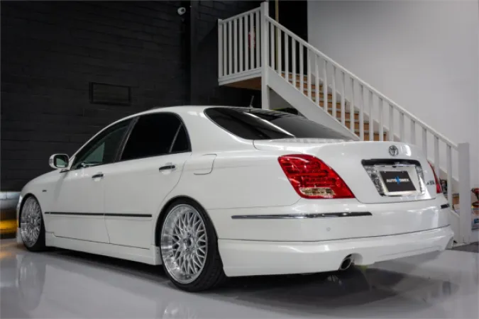 2006 TOYOTA CROWN — photo