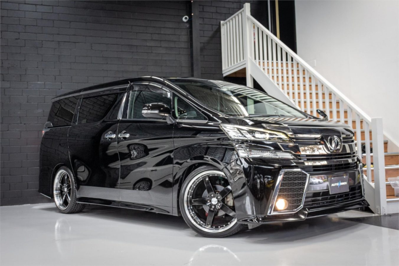 2015 TOYOTA VELLFIRE — photo