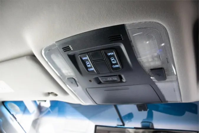 2015 TOYOTA VELLFIRE — photo