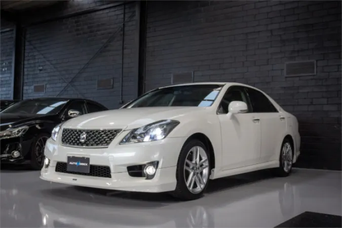 2012 TOYOTA CROWN — photo