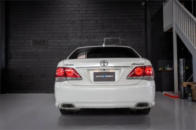 2012 TOYOTA CROWN — photo