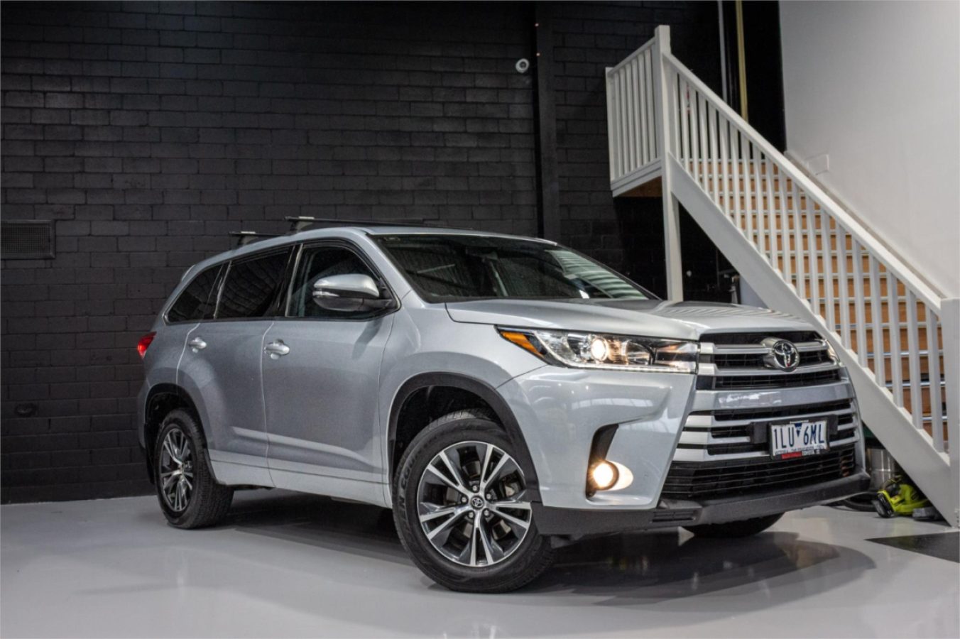 2017 TOYOTA KLUGER — photo