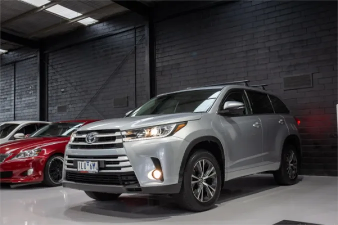 2017 TOYOTA KLUGER — photo