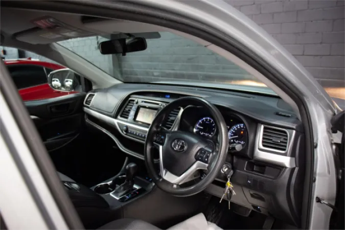 2017 TOYOTA KLUGER — photo