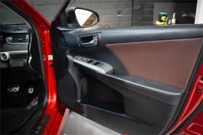 2011 TOYOTA CAMRY — photo