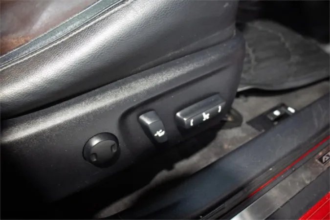 2011 TOYOTA CAMRY — photo