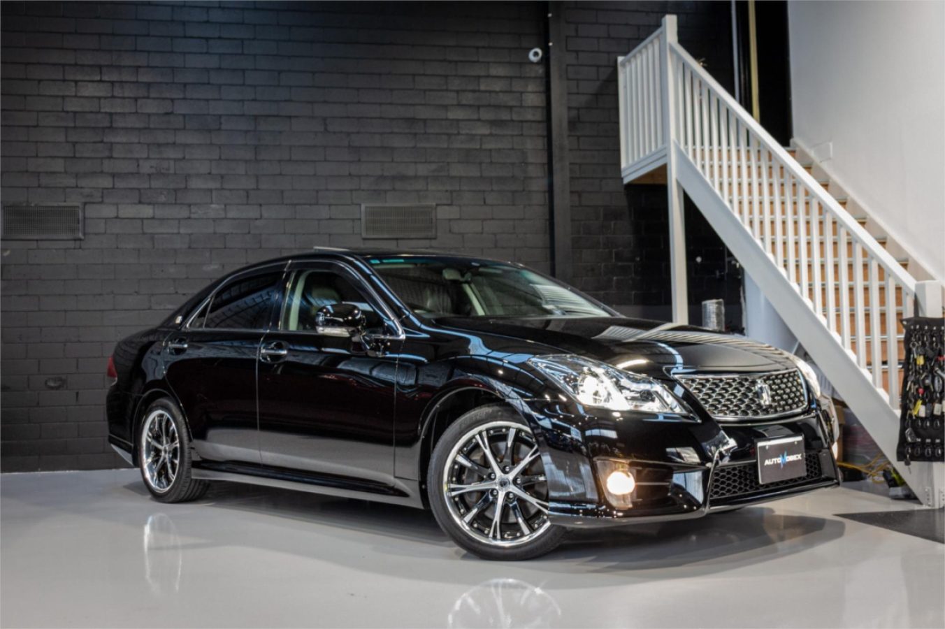 2011 TOYOTA CROWN — photo