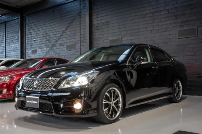 2011 TOYOTA CROWN — photo