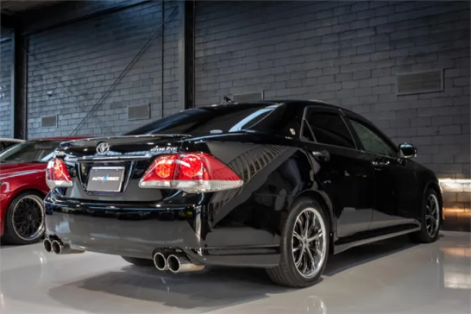 2011 TOYOTA CROWN — photo