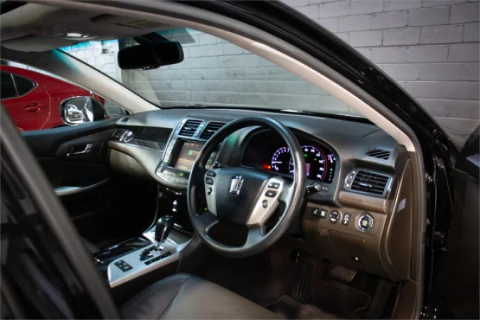 2011 TOYOTA CROWN — photo