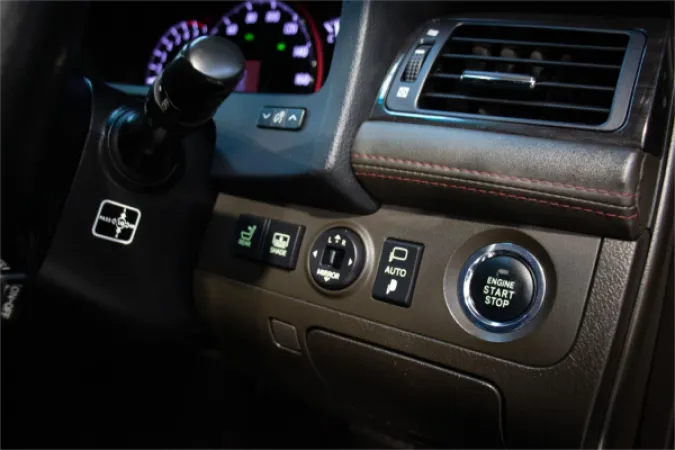 2011 TOYOTA CROWN — photo