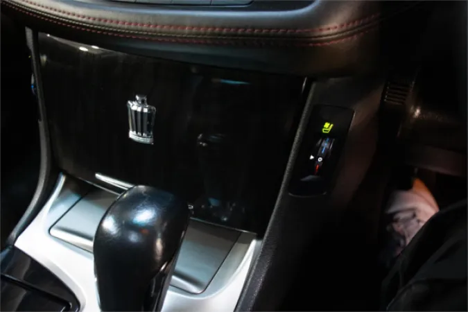 2011 TOYOTA CROWN — photo