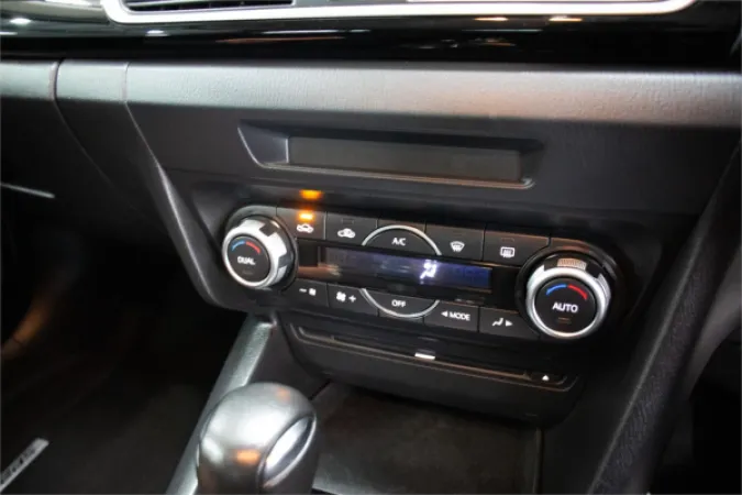 2014 MAZDA MAZDA3 — photo
