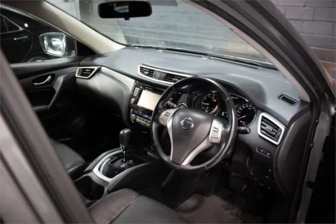 2016 NISSAN X-TRAIL — photo