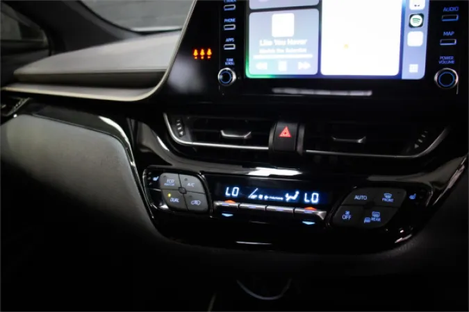 2021 TOYOTA C-HR — photo